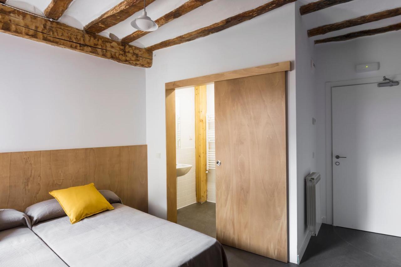 Twin Room with Extra Bed and Private Bathroom