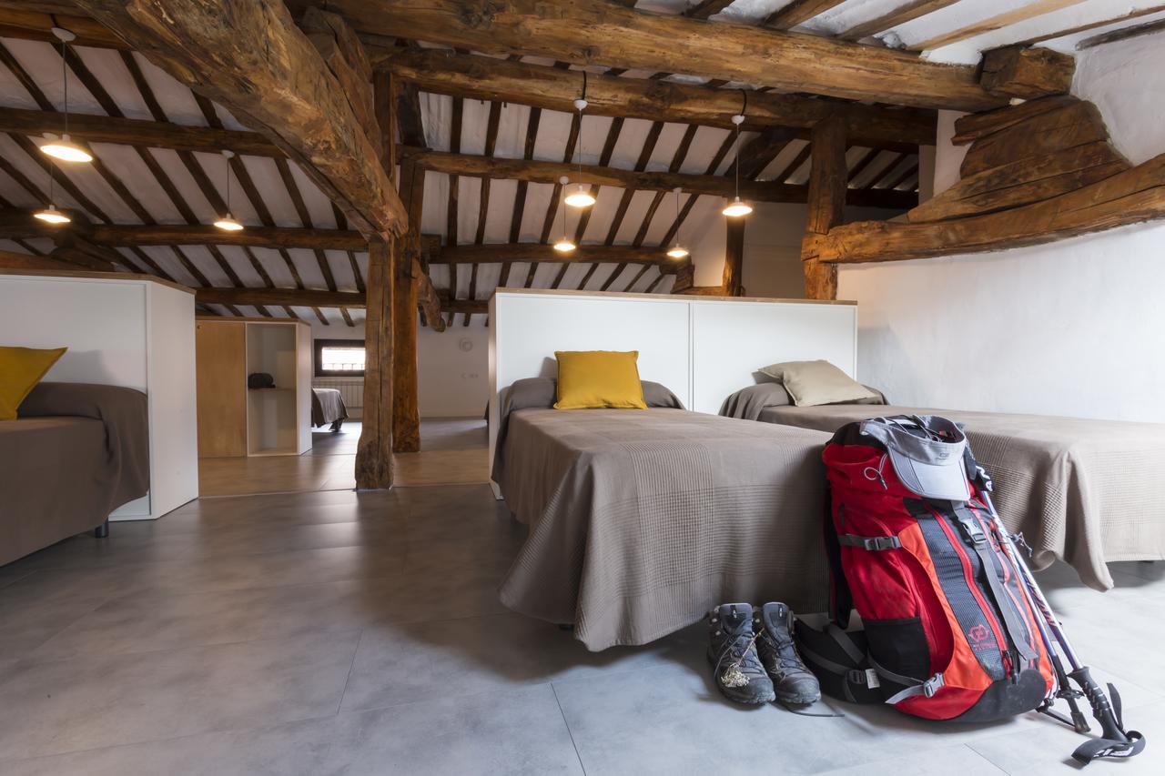 Single Bed in Mixed Dormitory Room